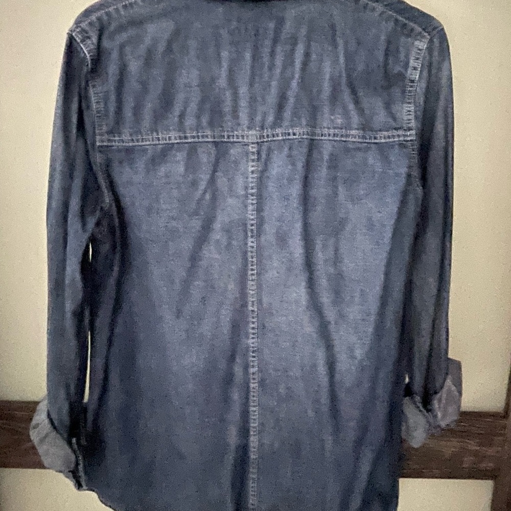 Merona Women’s Denim Top…. Size L 💙 - Picture 6 of 6